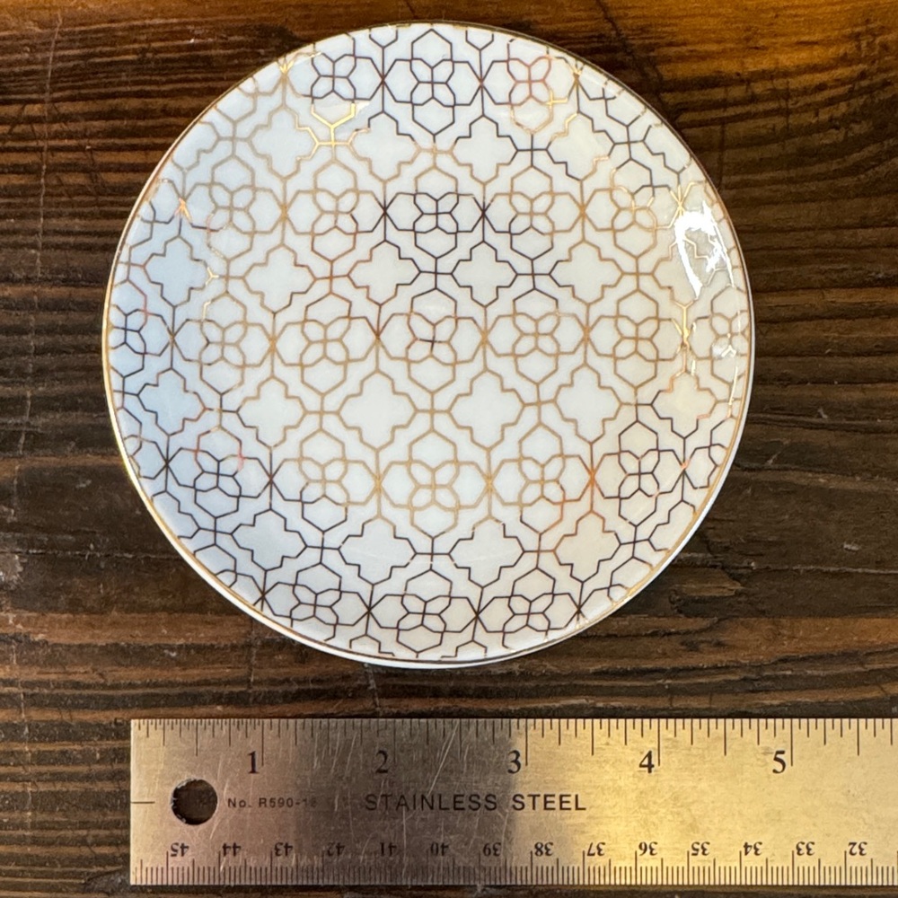 Kendra Scott Gold and White Geometric Plate